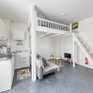  Appartement Joli Petit Studio A 200 M Du Tramway, Proche Paris, D'orly, Rungis, Belle Epine Et Choisy Le Roi